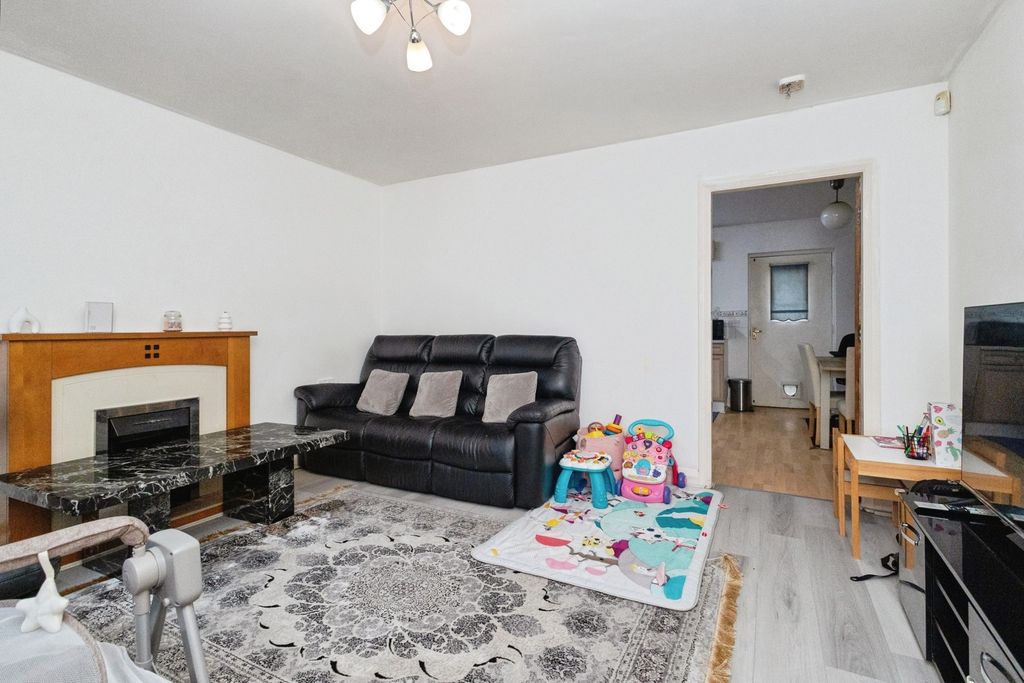 Property photo 3 of 19 Pbox-Img.Jpg