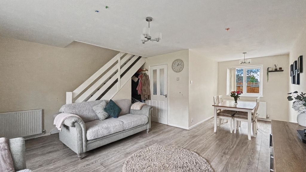 Property photo 2 of 10 4896371