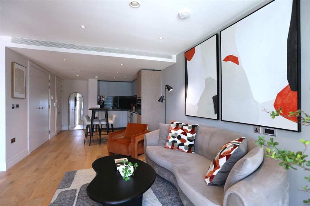 Property photo 2 of 14 Lounge Area