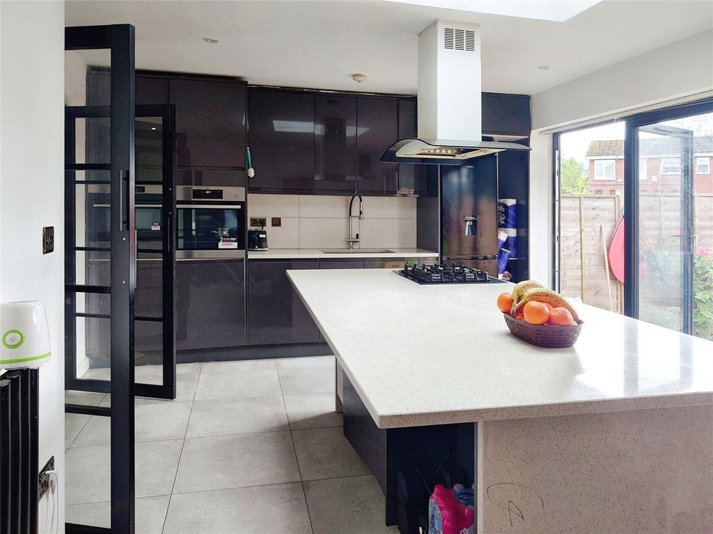 Property photo 2 of 12 Picture No. 17