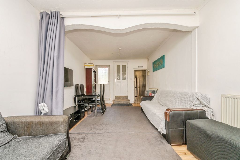 Property photo 3 of 12
