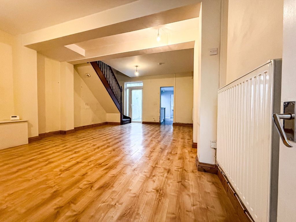 Property photo 3 of 10 4702369