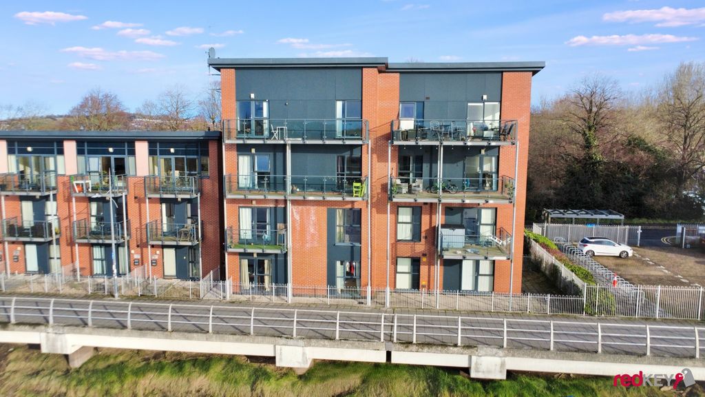 Property photo 1 of 11 External