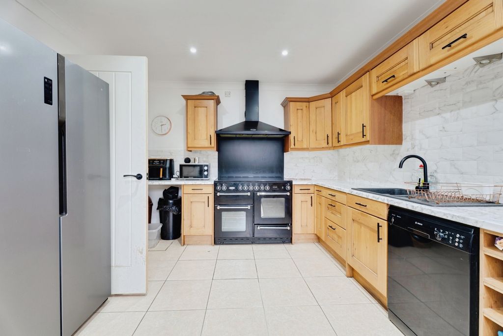 Property photo 3 of 21 Pbox-Img.Jpg