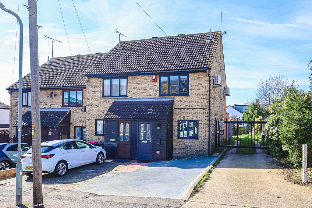 Property photo 1 of 28