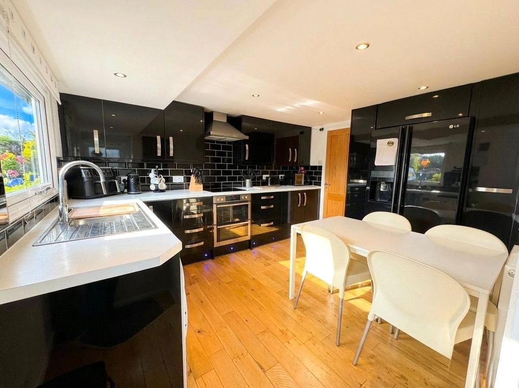 Property photo 3 of 11 Picture No. 08