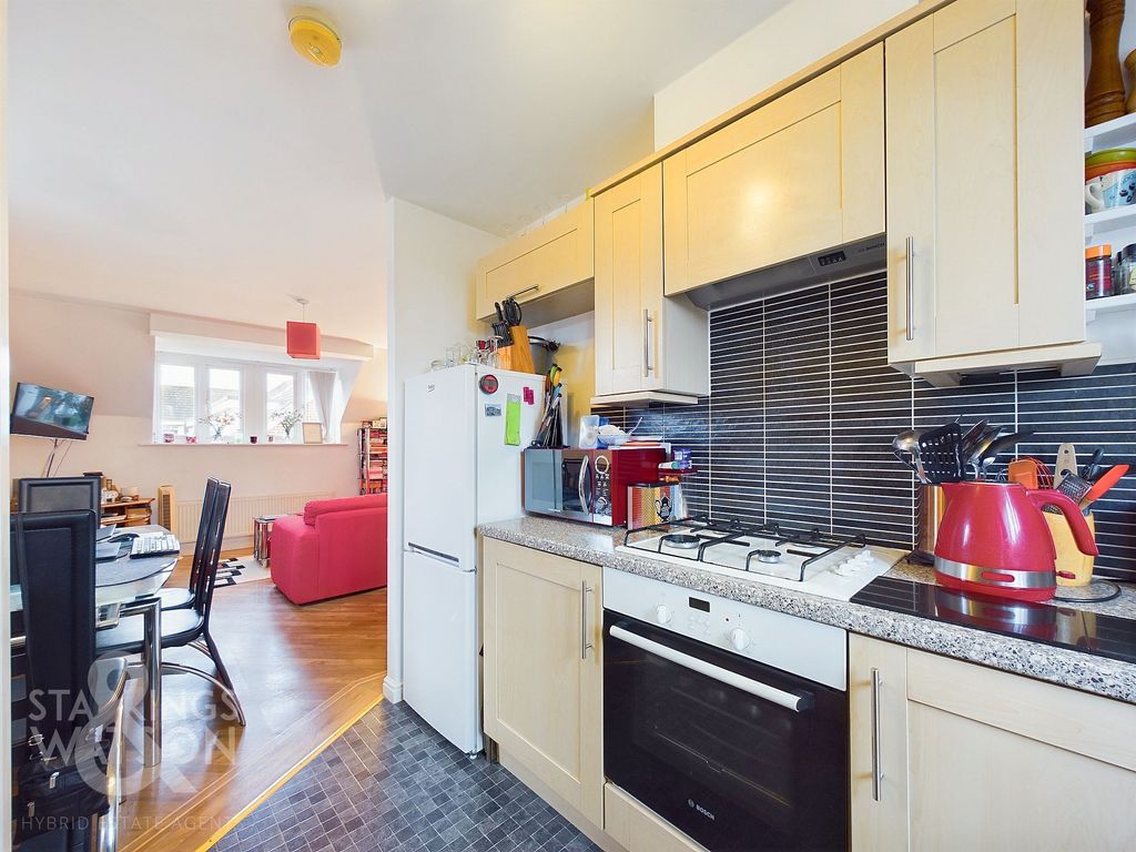 Property photo 2 of 17