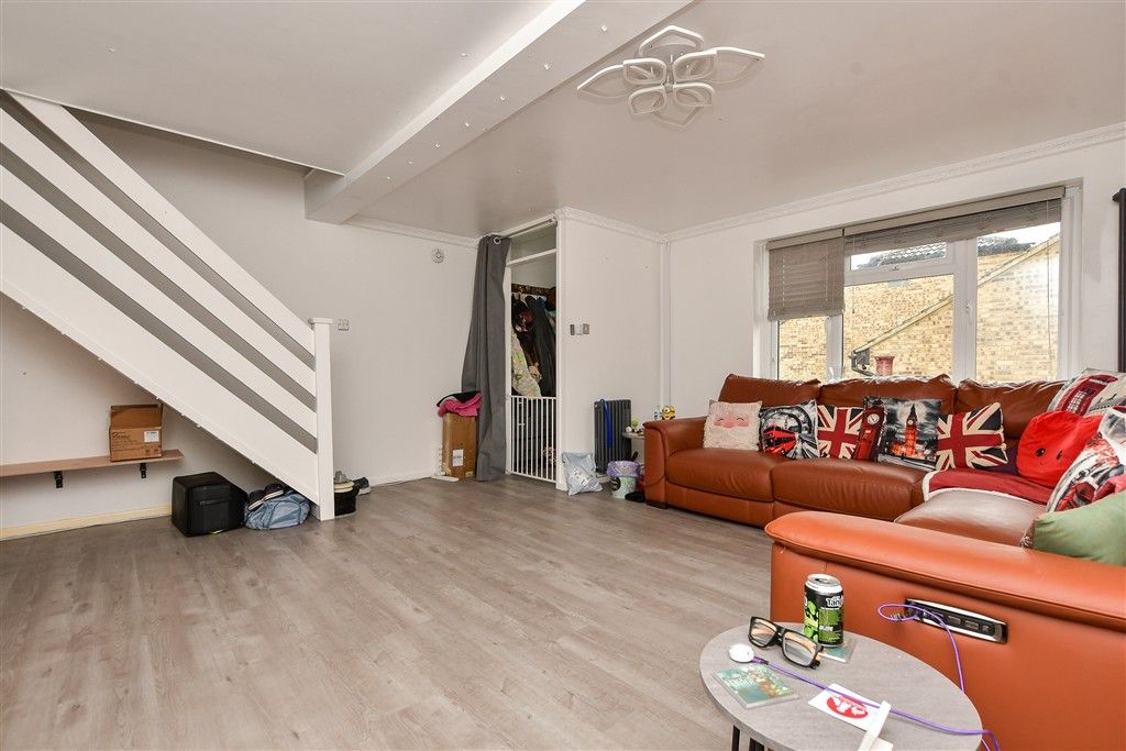 Property photo 2 of 16 Lounge