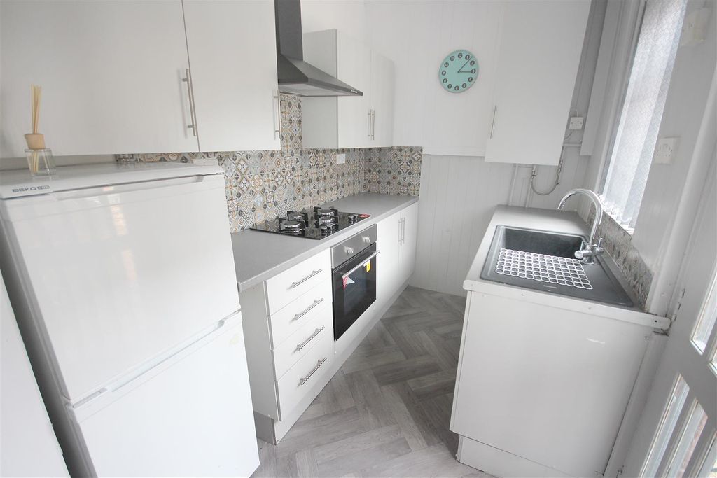 Property photo 3 of 18 Kitchen/Diner