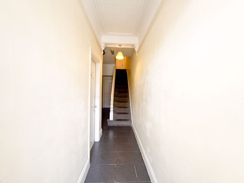 Property photo 2 of 6 Hall
