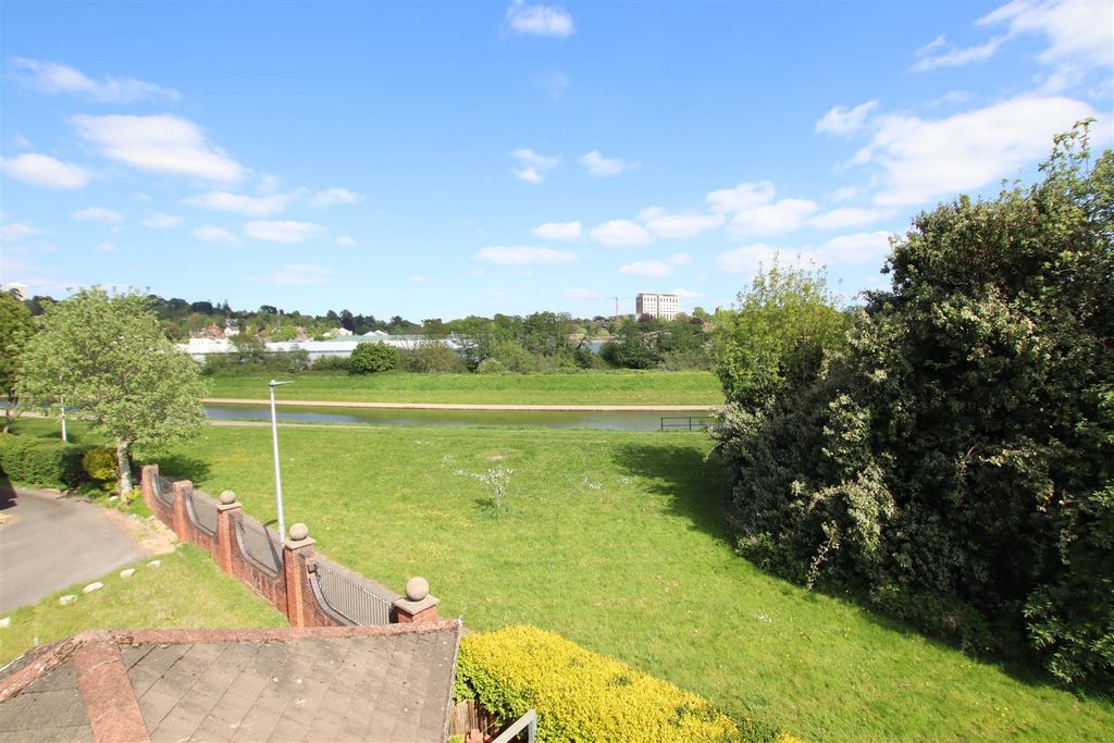 Property photo 3 of 19 River View.Jpg