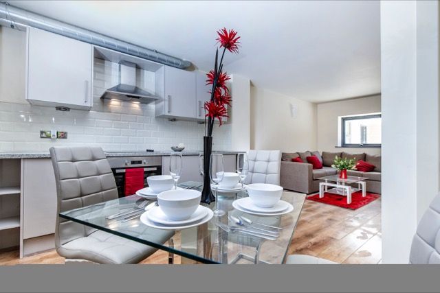 Property photo 1 of 11 Kitchen Lounge 