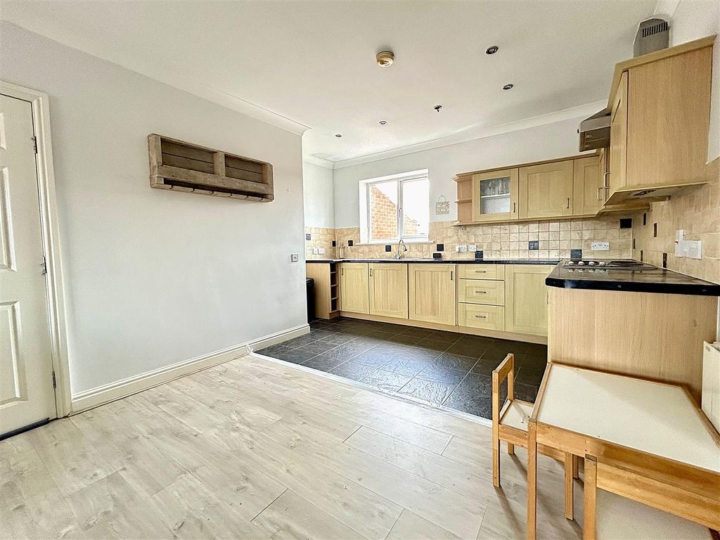 Property photo 3 of 13 Kitchen Dining Area