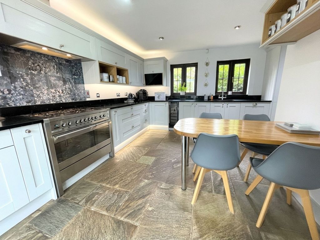 Property photo 2 of 37