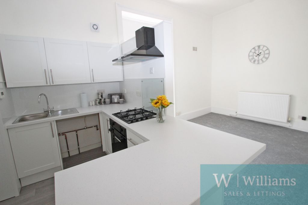 Property photo 3 of 9 Kitchen