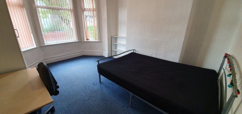 Property photo 3 of 13 A Bright Single Bedroom Featuring A Large Bay Wind...