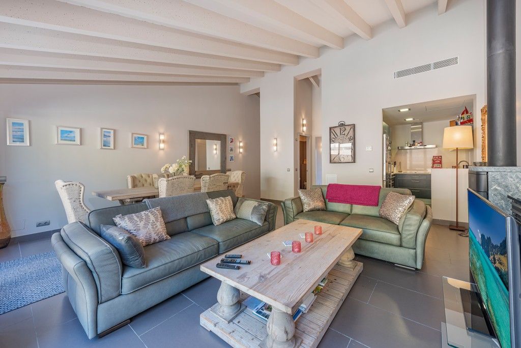 Property photo 3 of 20 Living (1)