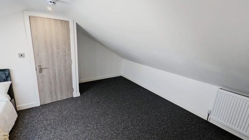 Property photo 3 of 11 Loft