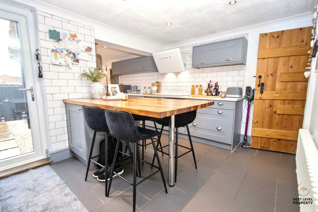 Property photo 2 of 21