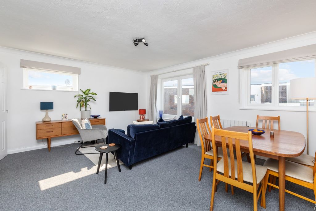 Property photo 2 of 11 4234075