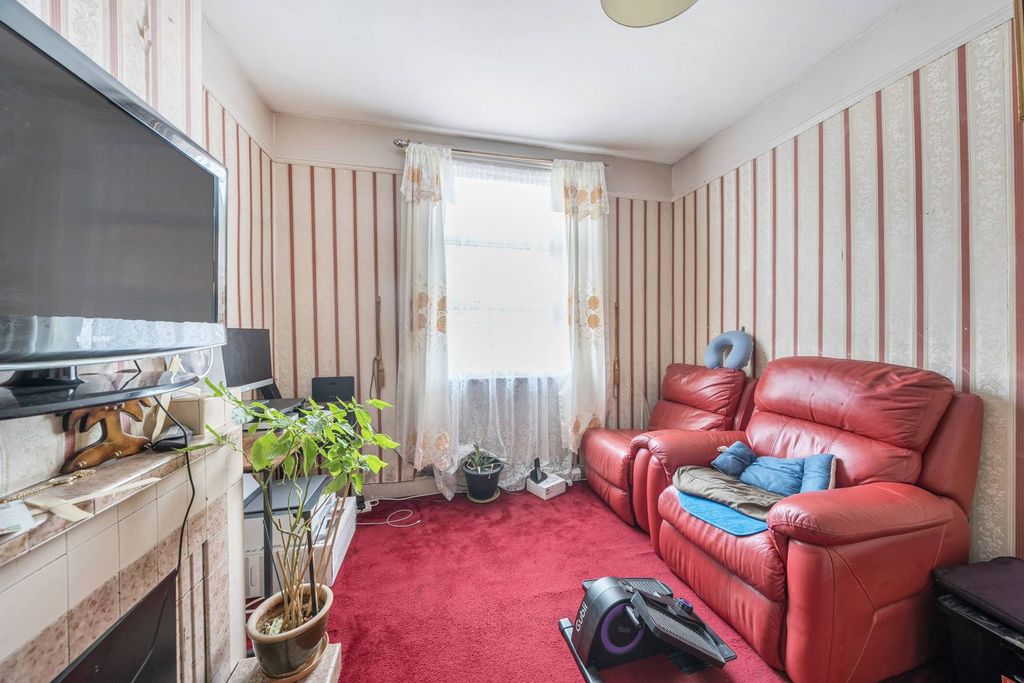 Property photo 3 of 20