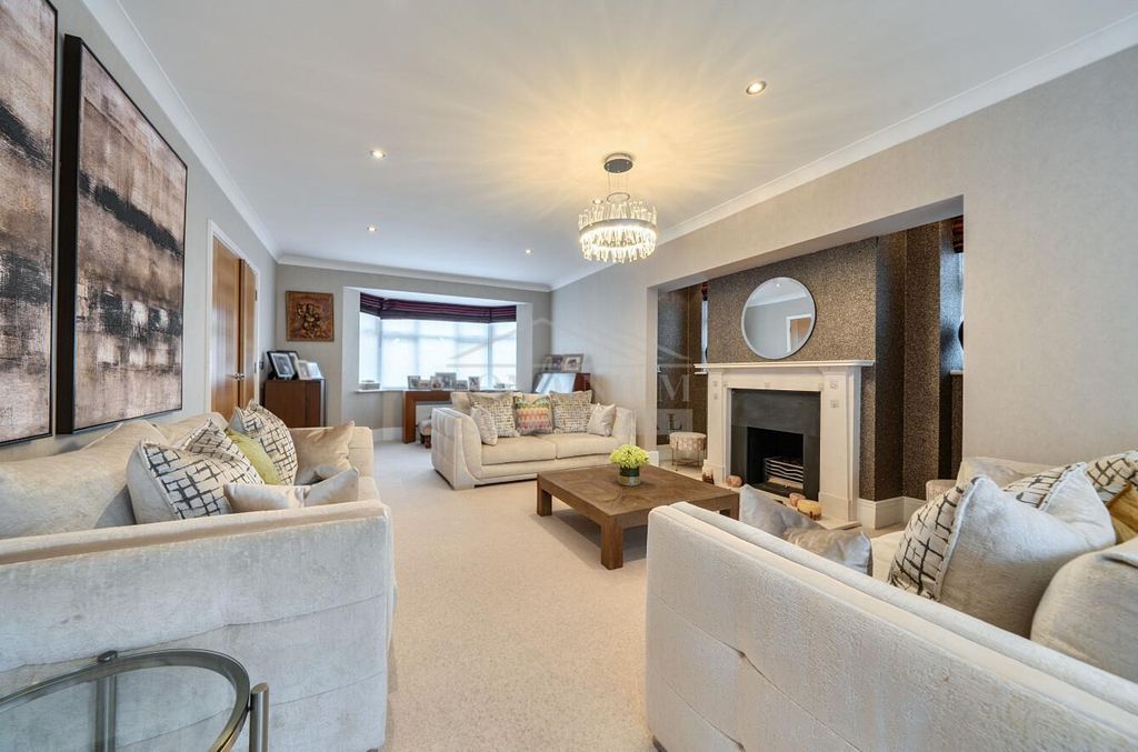 Property photo 3 of 22 6Af455A0-296d-4A55-97c8-E876584B1573.Jpg