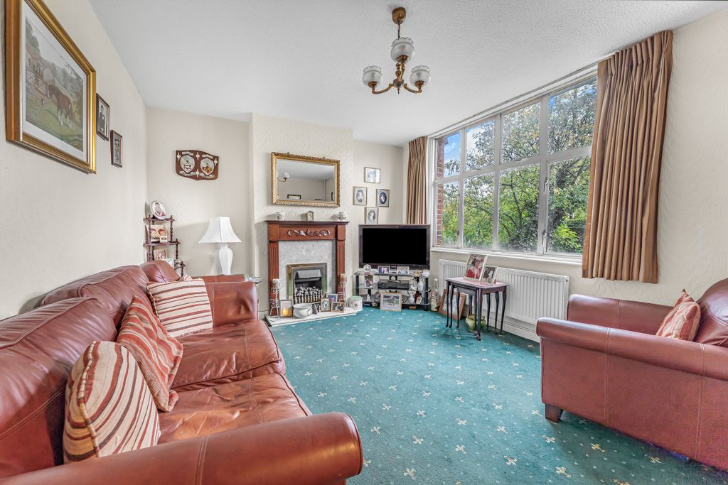 Property photo 3 of 9 4 Rose Gardens-11