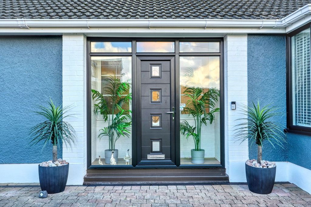 Property photo 3 of 43