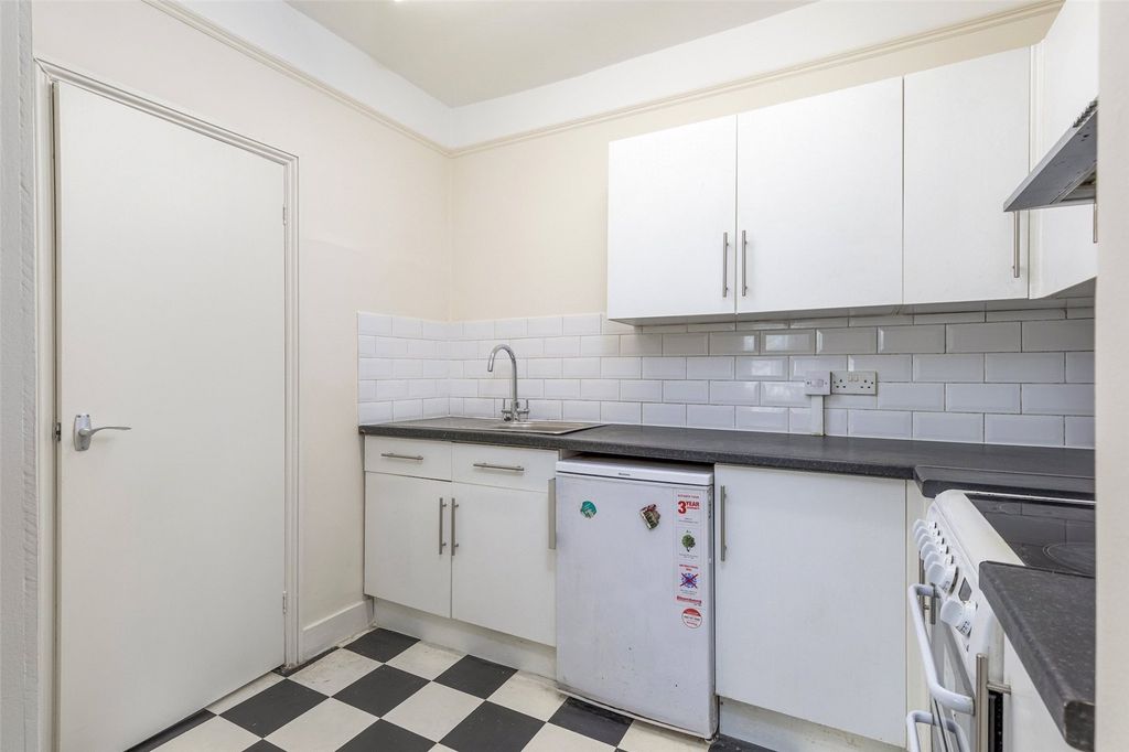Property photo 3 of 6 Kitchen