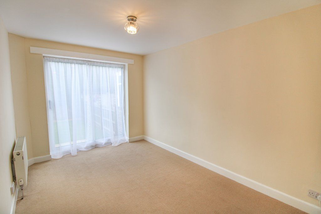 Property photo 3 of 11 Dining Area