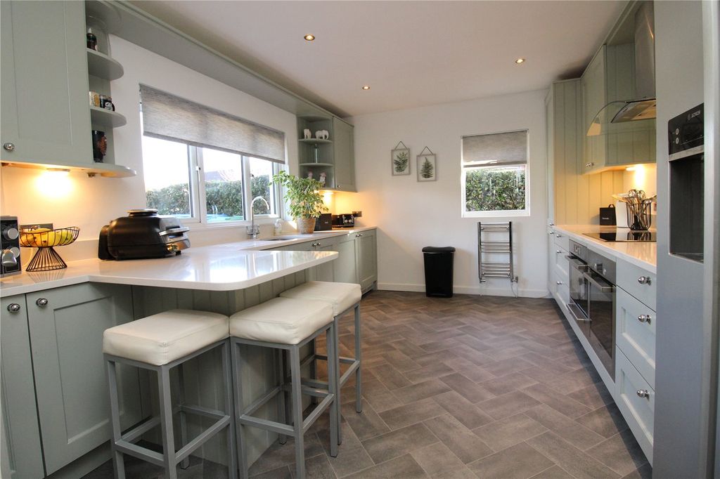 Property photo 2 of 21 Picture No. 14