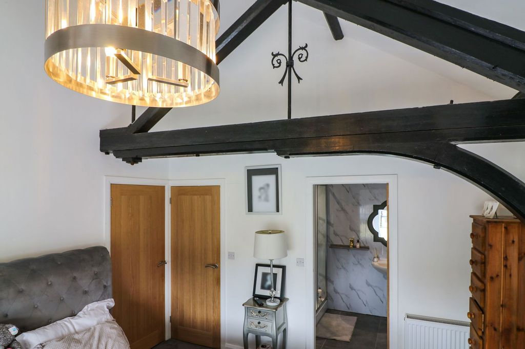 Property photo 3 of 43