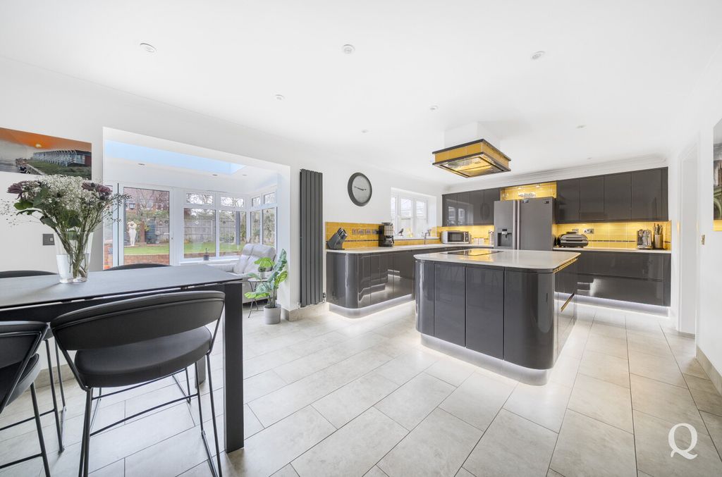 Property photo 2 of 32 Ff6bae42-4Eed-434...