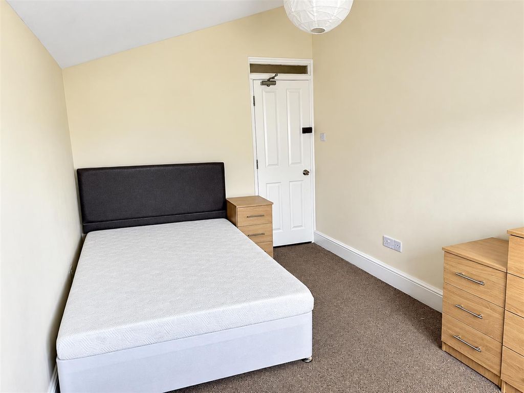 Property photo 3 of 7 Bedroom.Png