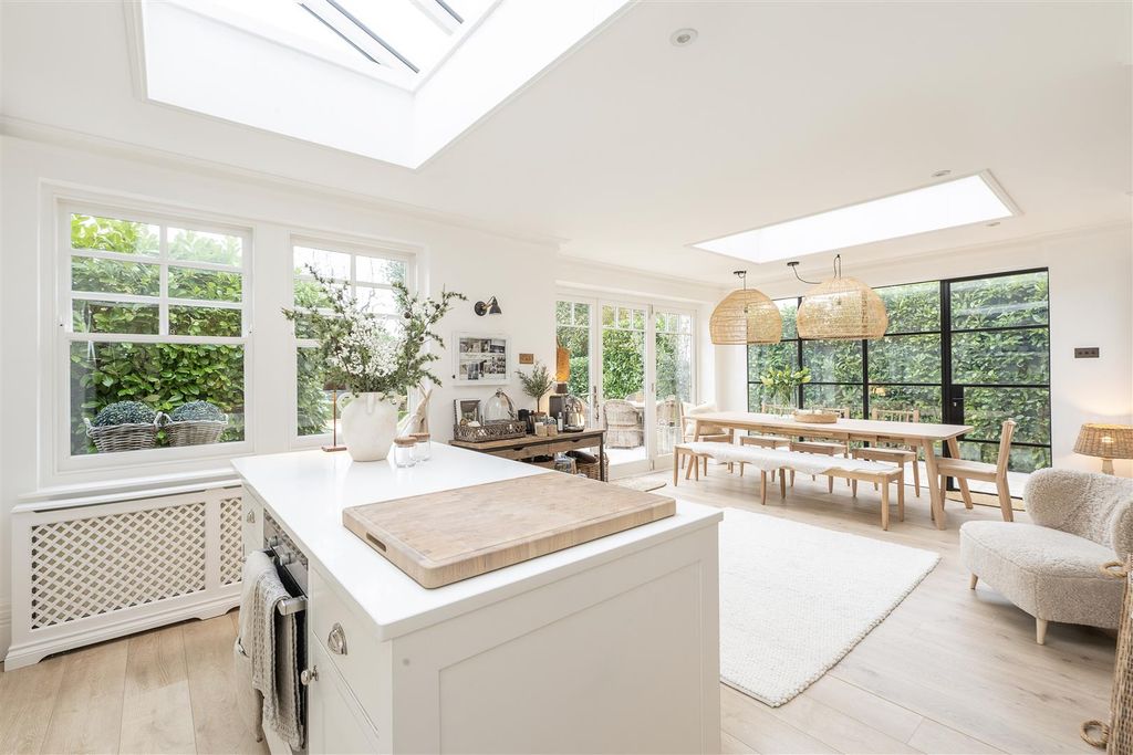 Property photo 3 of 18 24-Hollybush-Lane-09.Jpg