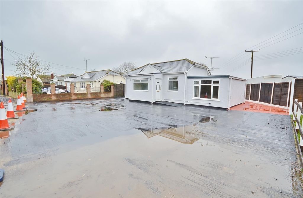 Property photo 1 of 11 Outside - Front