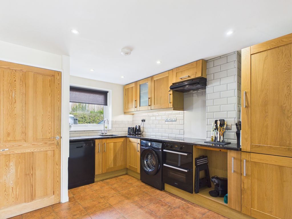 Property photo 3 of 9 Kitchen