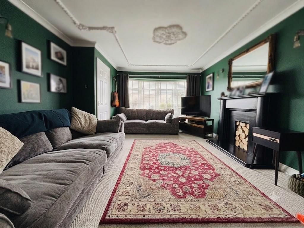 Property photo 2 of 17 Living Room:
