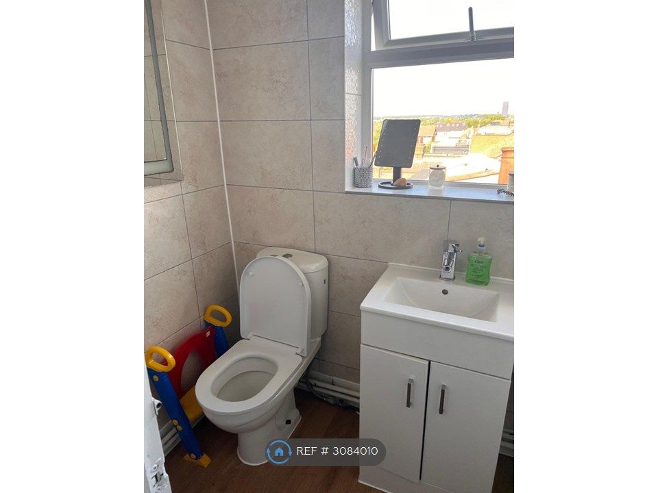 Property photo 2 of 25