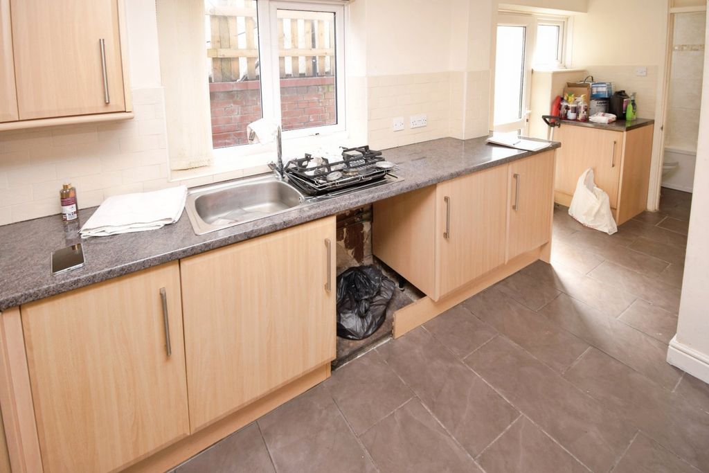 Property photo 3 of 15 Kitchen