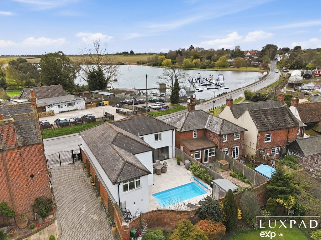 Property photo 2 of 28