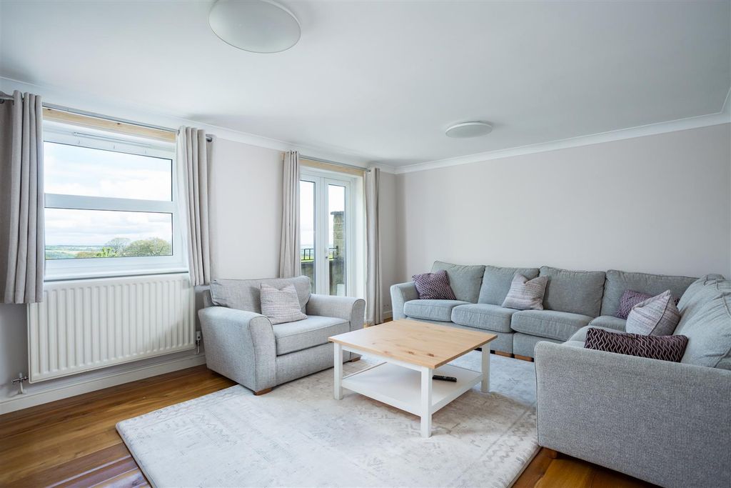 Property photo 2 of 27 5 Hilton Grange-09.Jpg