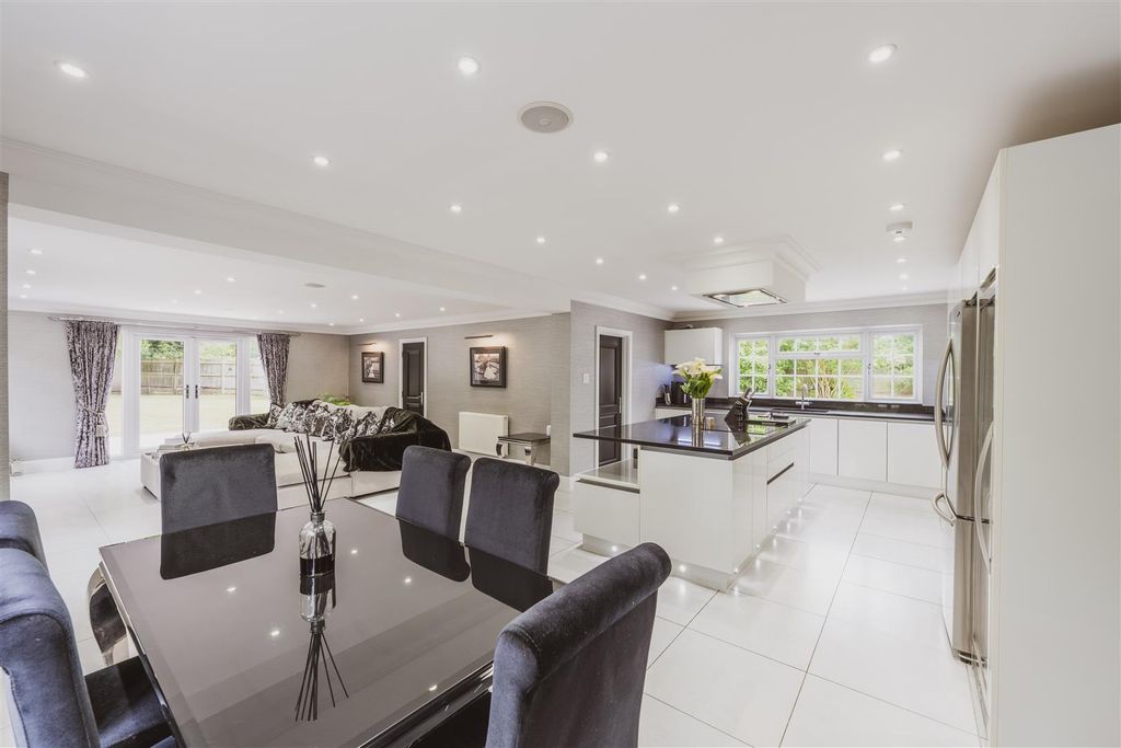 Property photo 2 of 24 Kitchen - Diner - Snug.Jpg