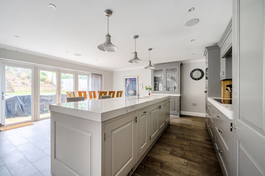 Property photo 2 of 11