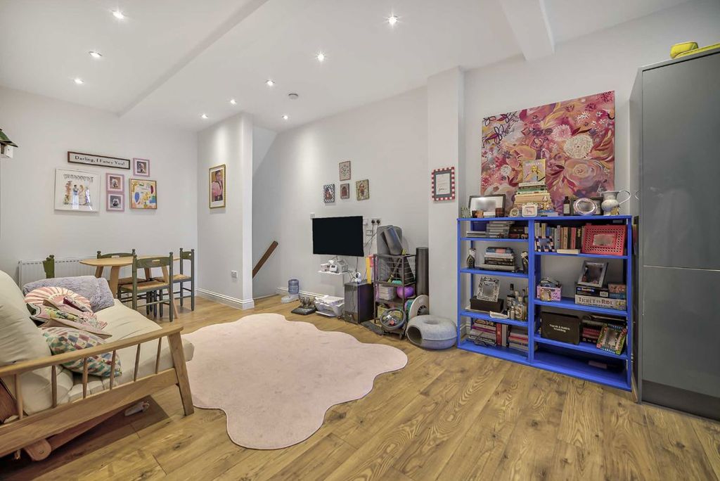 Property photo 2 of 5