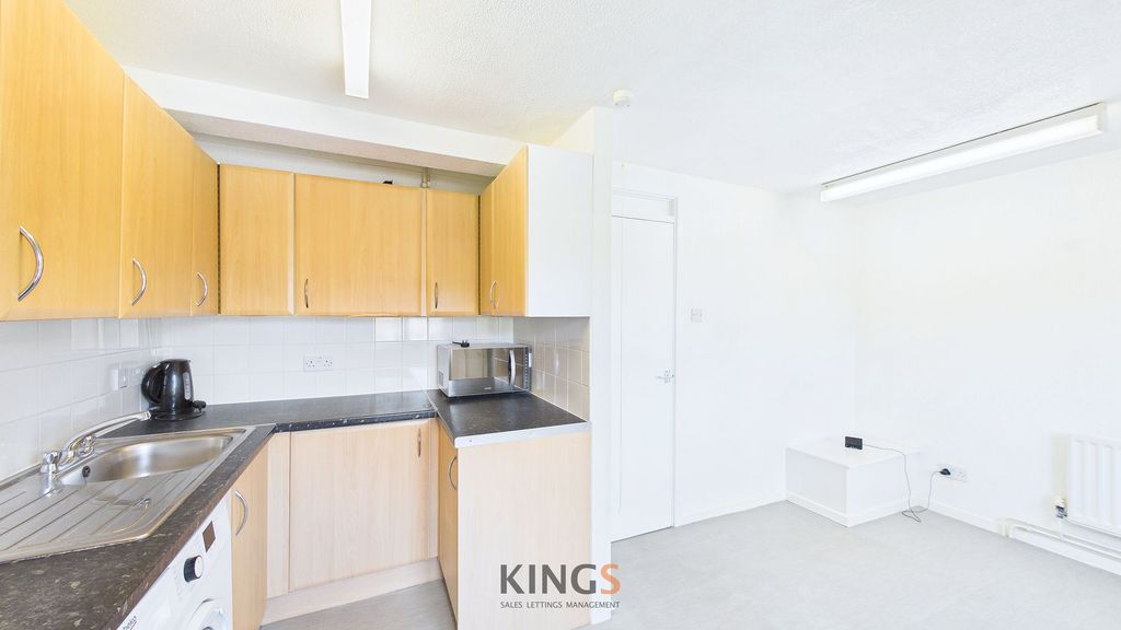 Property photo 3 of 16 Kitchen