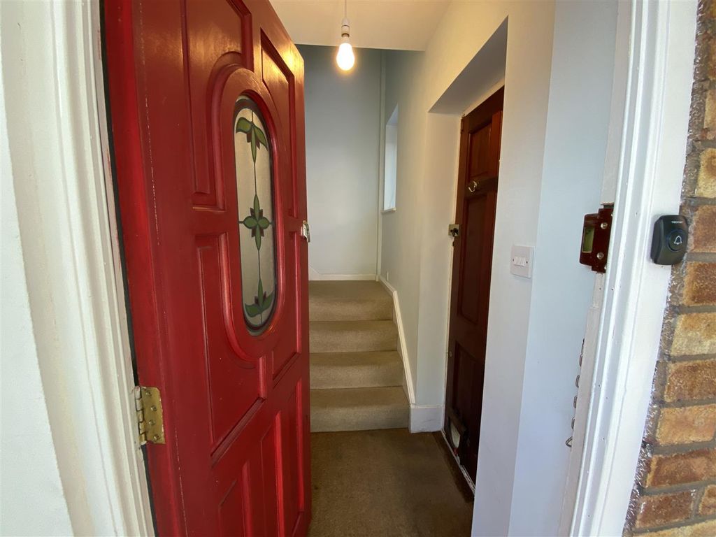 Property photo 2 of 15 Entrance Hall.Jpg