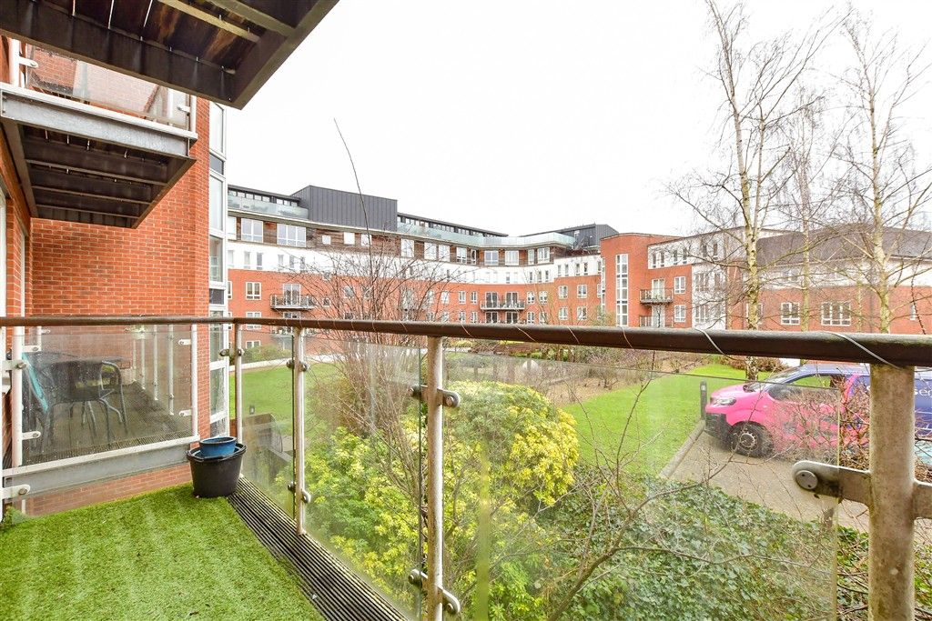 Property photo 2 of 10 Balcony / Terrace