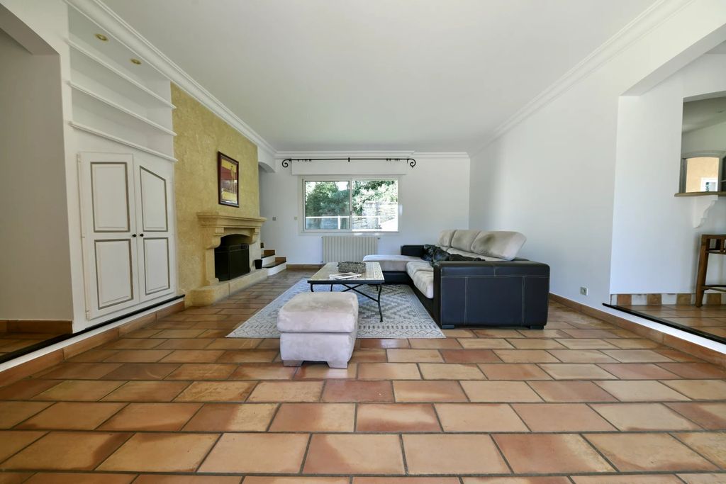 Property photo 2 of 21