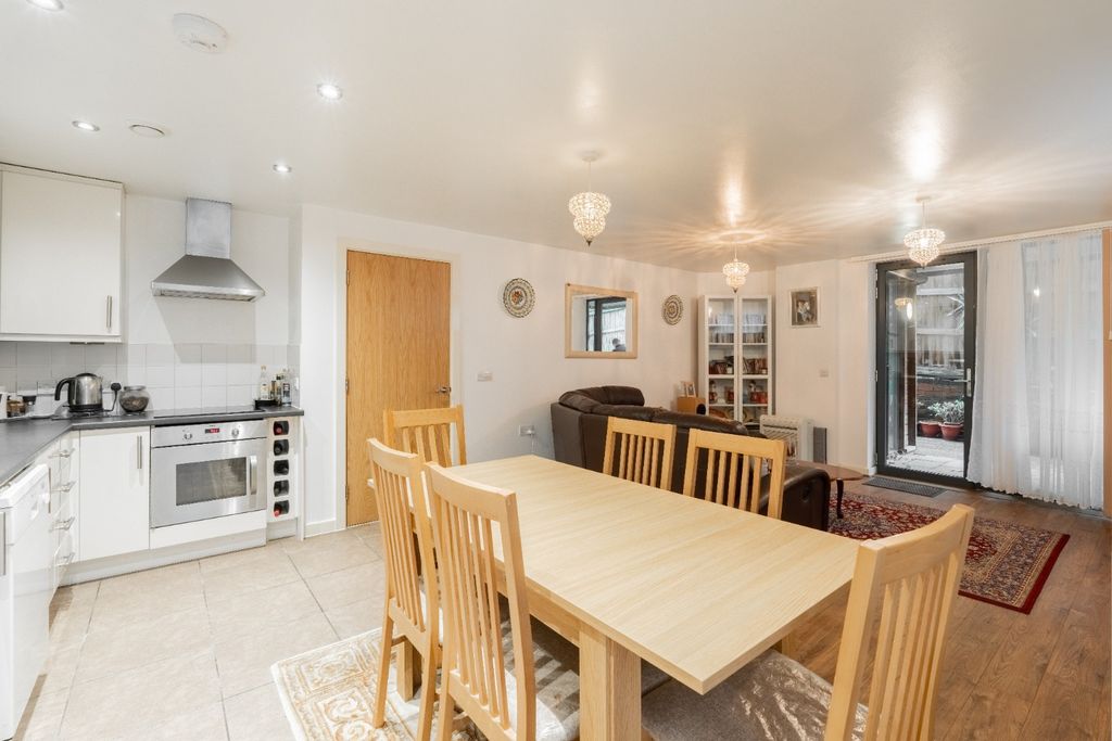 Property photo 3 of 21 4664154